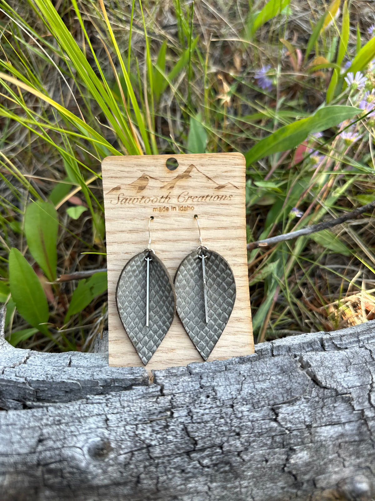 Pinched leather leaf